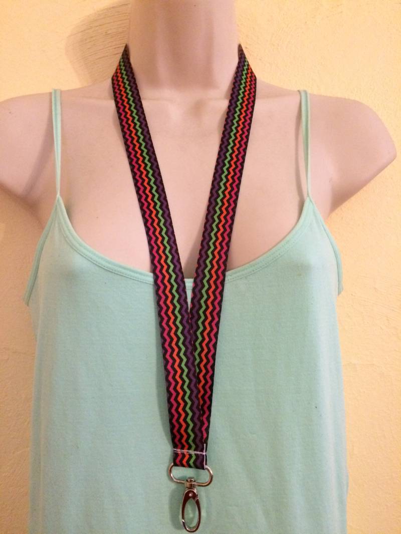 Mehrfarbige Chevron Band Schlüsselband/Ausweis/Halter von Sewmanydeals