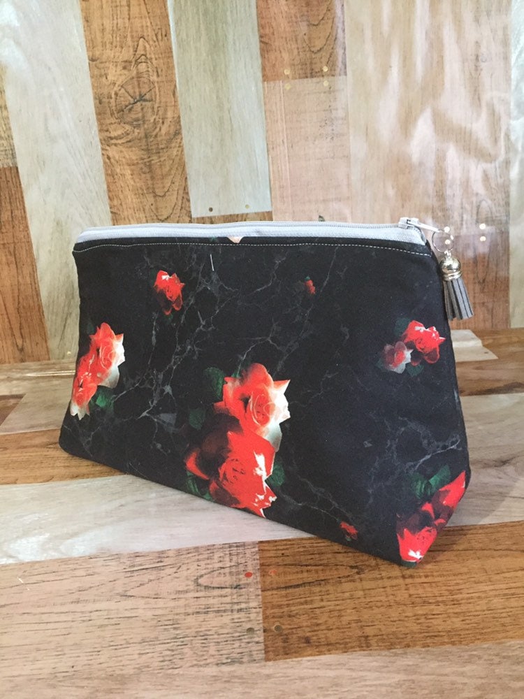 Schwarze Und Rote Rosen Make-Up Tasche/Kosmetik-Tasche/Kulturbeutel von Sewmanydeals