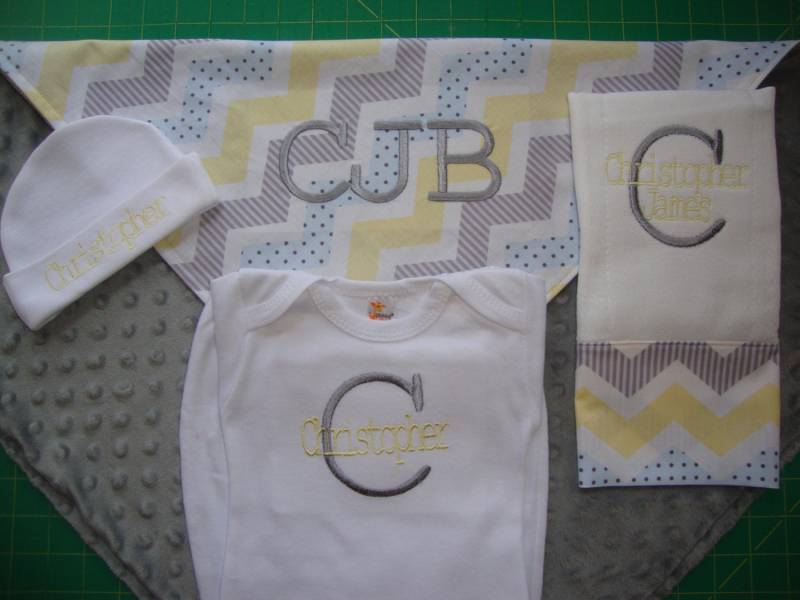 Baby Boys 4 Stück Nehmen Hause Set - Grau Und Gelb Chevron Baby-Dusche-Geschenk von SewnFromTheHeart4U
