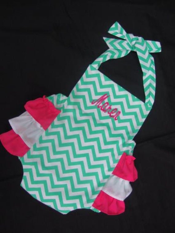 Kind, Kleinkind, Mädchen Gekräuselten Sunsuit/strampler in Aqua Green Chevron Und Rosa Weißen Rüschen Mit Option Zu Personalisieren von SewnFromTheHeart4U