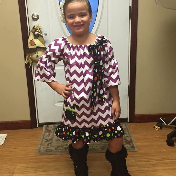 Mädchen Halloween Bauer Kleid - Lila Chevron Witch Dress von SewnFromTheHeart4U