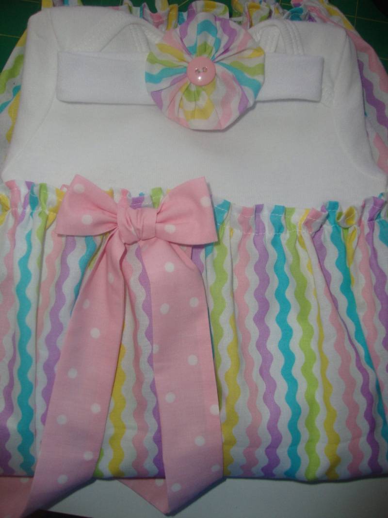 Neugeborenen/Säugling Ostern Frühjahr Zackenlitze Take Me Home Kleid Mit Passenden Stirnband Option Auf Personalisieren Monogramm von SewnFromTheHeart4U