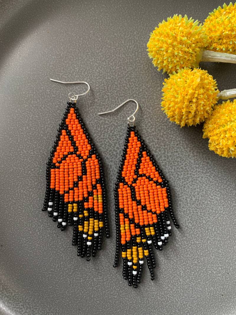 Schmetterlingsflügel Fransen Ohrringe // Monarchflügel Käfer Perlen Schmetterling Flügel Schmetterlingsflügel Fransen Ohrringe // Monarchflügel Käfer Perlen Schmetterling Flügel von SewnSeedBeads