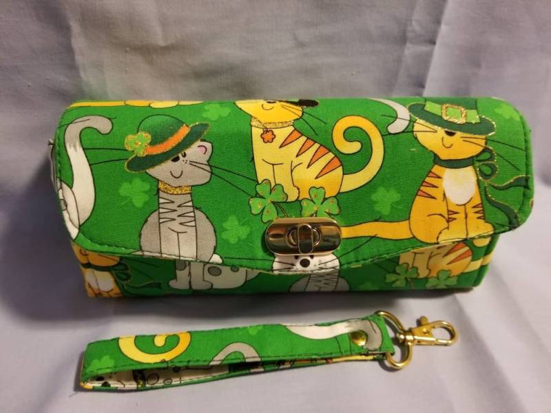 Ncw Brieftasche, Shamrock Katzen Basierend Auf Der Muster, Akkordeon Geldbörse Clutch von SewnbyMelisa