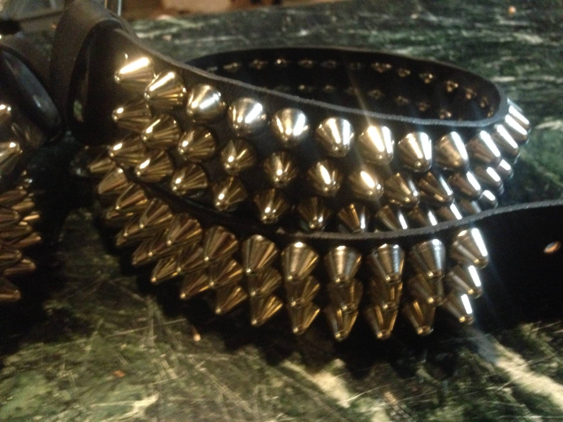 Dreireihiger Nietengürtel Dreireihiger Nietengürtel von SexmanLeather