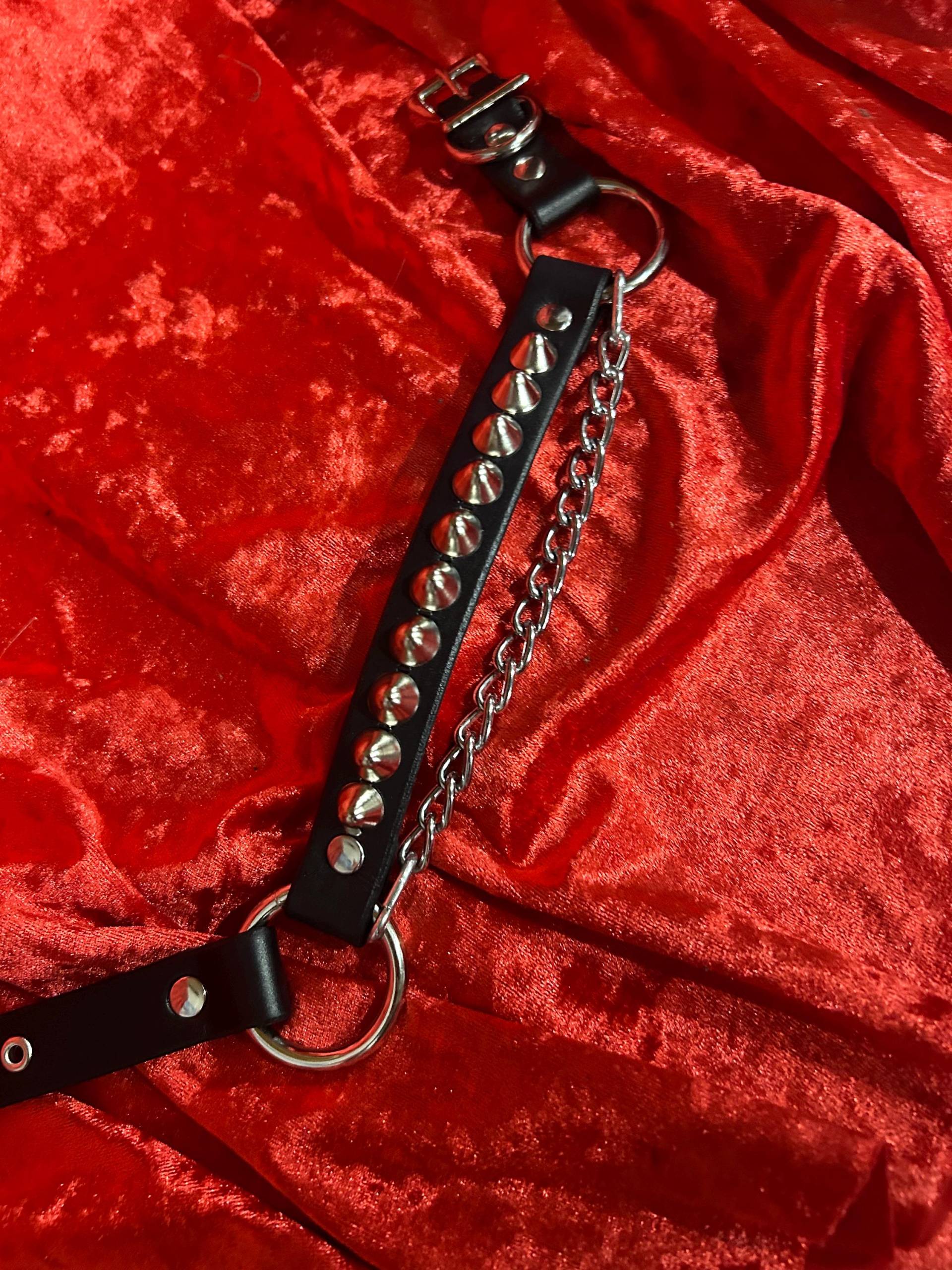 Einreihiger Spitznieten Leder Bootstrap | Sexman Leder Einreihiger Spitznieten Leder Bootstrap | Sexman Leder von SexmanLeather