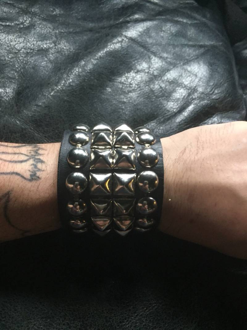 Nieten Metall Punk Biker Armreif Nieten Metall Punk Biker Armreif von SexmanLeather