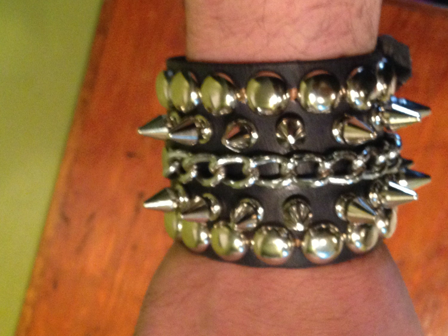 Ohrstecker Spikes Und Kettenarmband Ohrstecker Spikes Und Kettenarmband von SexmanLeather