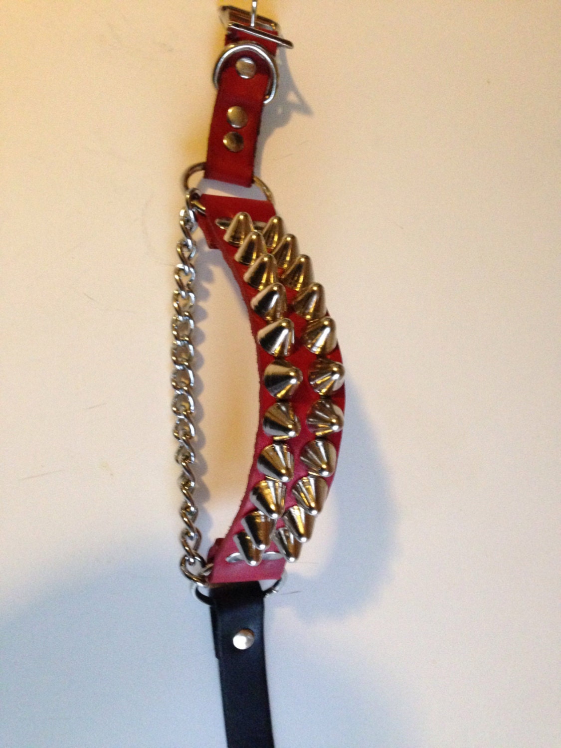 Punk Bootstrap Aus Rotem Und Schwarzem Leder Punk Bootstrap Aus Rotem Und Schwarzem Leder von SexmanLeather