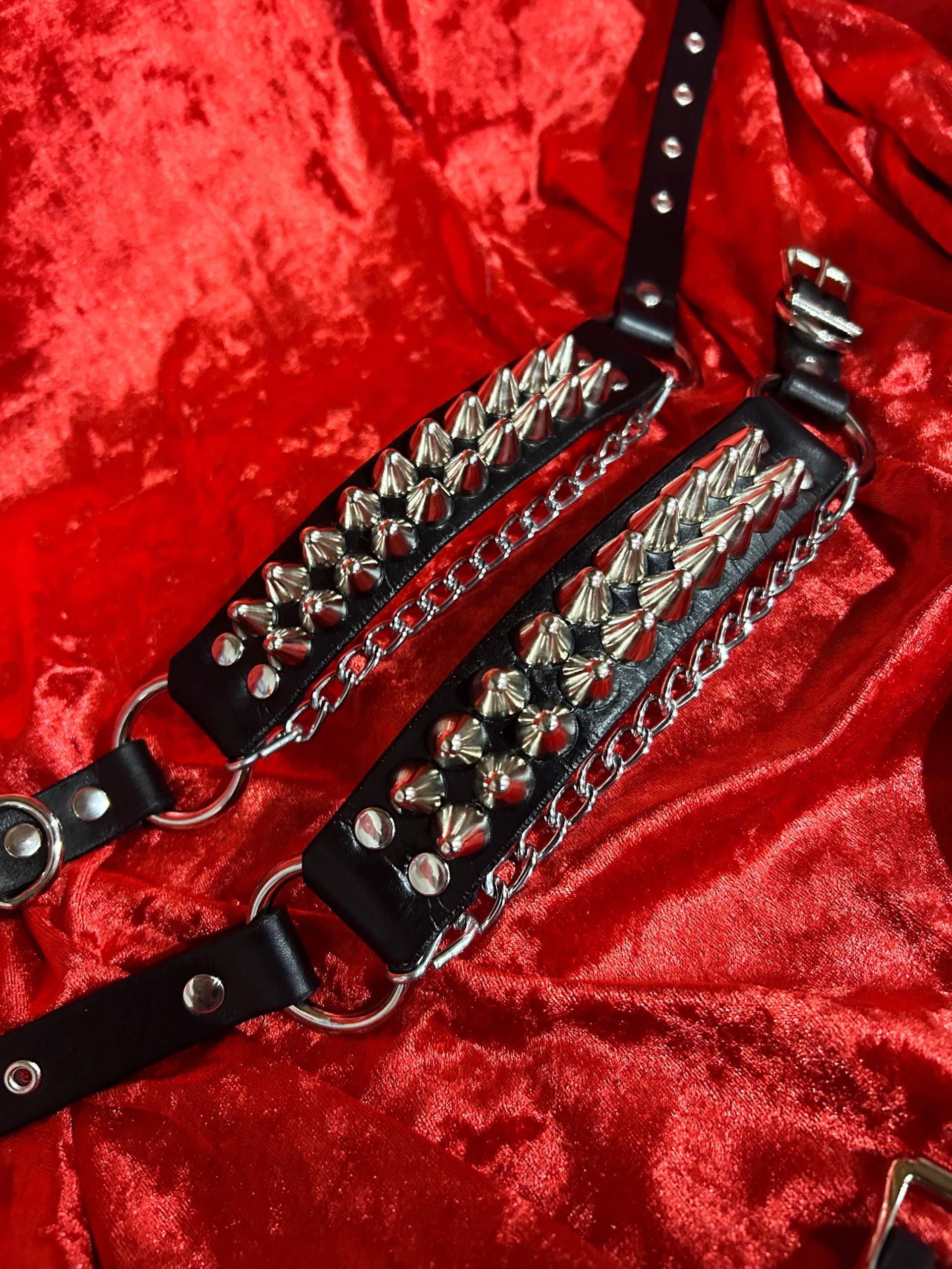 Tall Cone Zweireihige Nieten Leder Stiefelriemen | Paar | Sexman Leder Tall Cone Zweireihige Nieten Leder Stiefelriemen | Paar | Sexman Leder von SexmanLeather