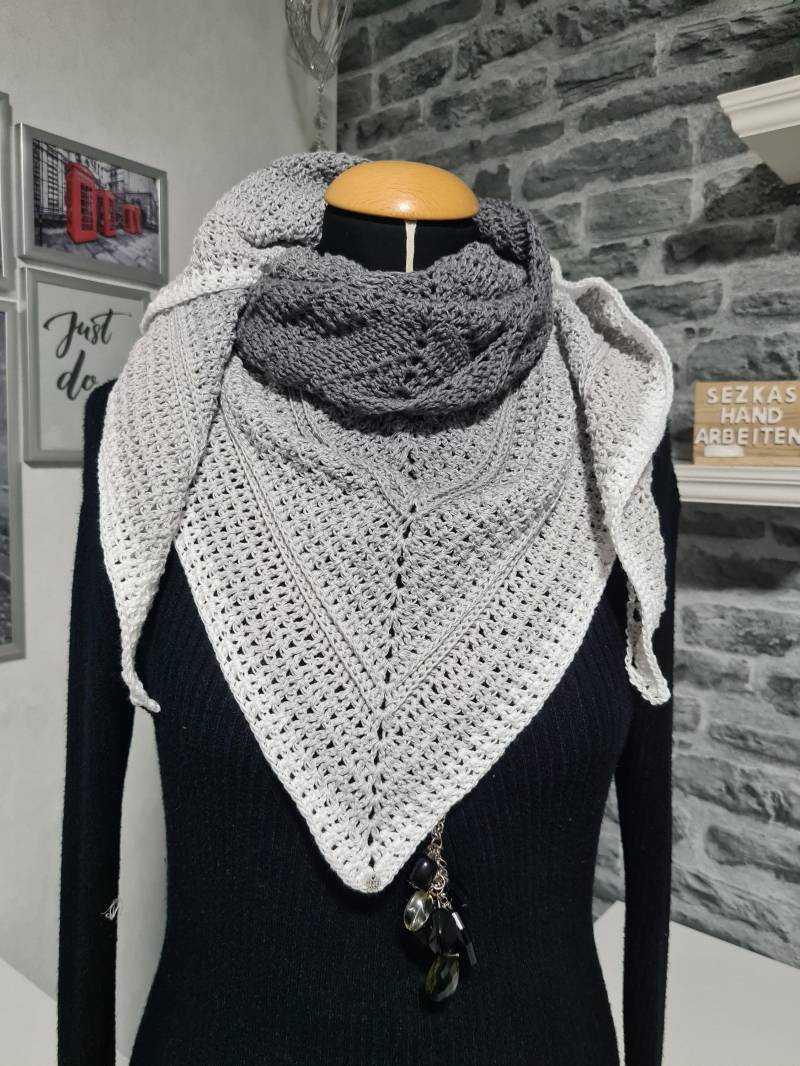 Dreieckstuch Gehäkelt Baumwolle Damen Tuch Stola Halswärmer Schaltuch Damenmode Damenschal Geschenk Geburtstag Muttertaggeschenk Muttertag von SezkasHandarbeiten