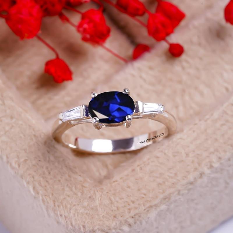 Lab Sapphire Ring Ovalschliff Verlobung Hochzeit 925 Sterling Silber Blauer Edelstein September Birthstone von SfGemsNJewelry
