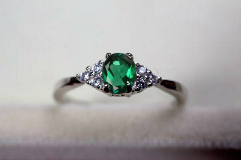 Lab Smaragd Ring, Grüner Stein Silber, Versprechen Mai Geburtsstein Ring von SfGemsNJewelry