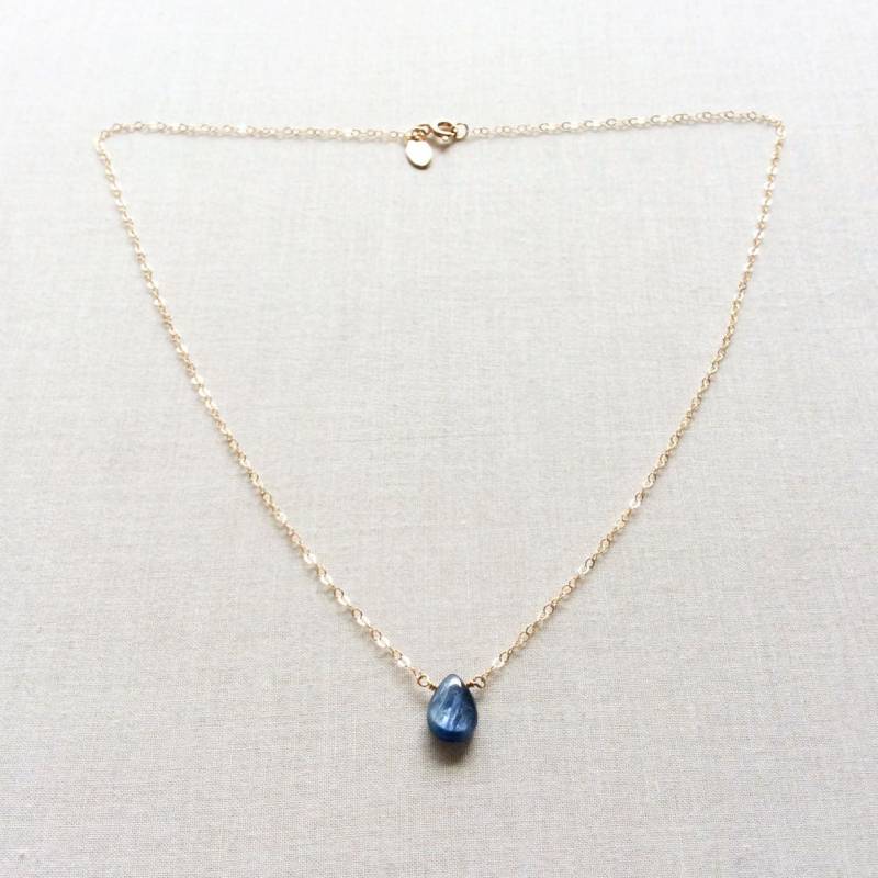 Gold Kyanit Halskette, Kyanit, Kleine Stein Heilstein Winzige Kristallhalskette, Blauer Stein, Gn32 von SforSparkleShop