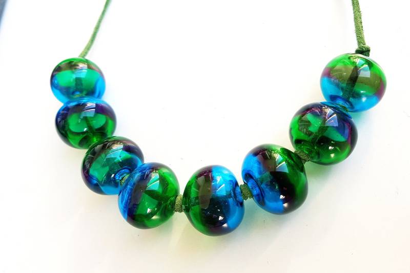 Grün Lila Blau Glashohlperlen Halskette, Lampwork, Bubble, Perlenschmuck, Perlenkette Grün Lila Blau Glashohlperlen Halskette, Lampwork, Bubble, Perlenschmuck, Perlenkette von SgGlassArt