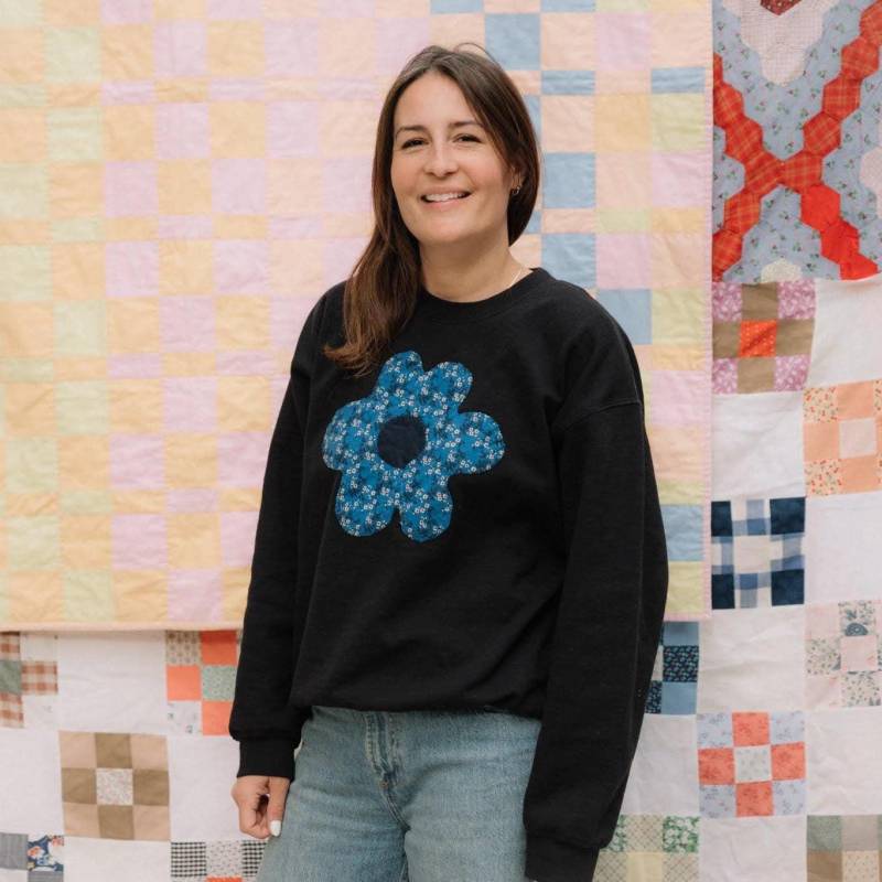 Blumen-Sweatshirt, Handgesteppte Applikation von ShaadeeMae