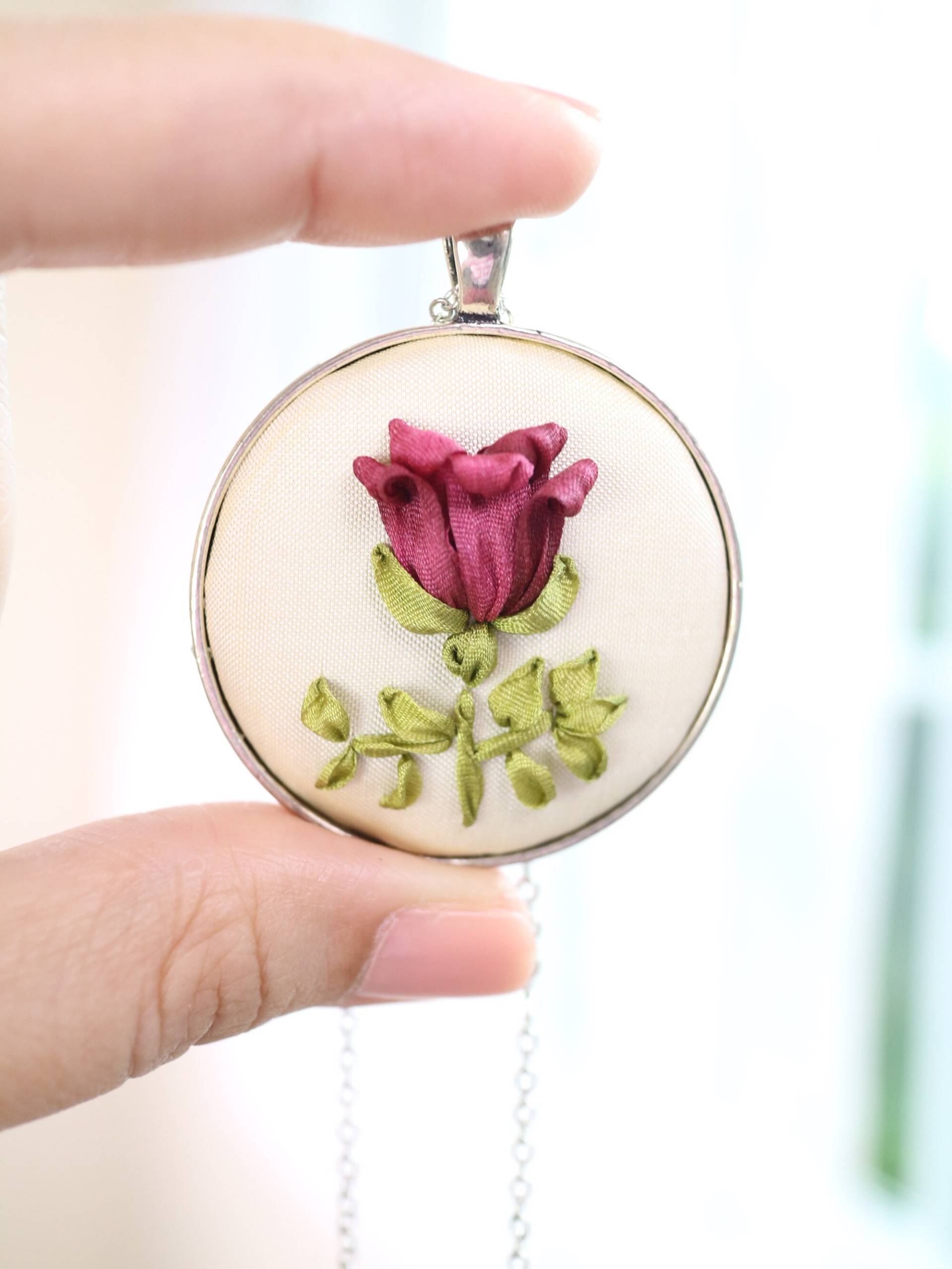 Blume Statement Halskette Rose Seide Rund Anhänger Blume Statement Halskette Rose Seide Rund Anhänger von ShabbySugarplum