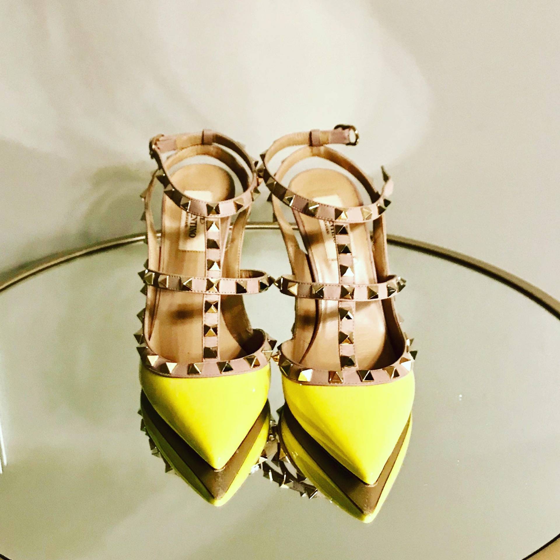 Euc Worn Once Valentino Rockstud Heels Größe 39 von Shabbyluxurychic