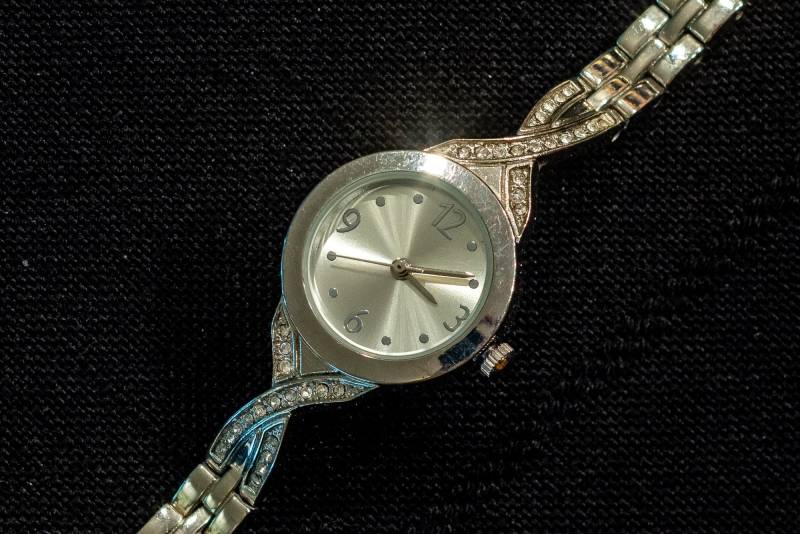 Allude Women Es Watch Edelstahl Und Silber Allude Women Es Watch Edelstahl Und Silber von ShabloolAndBeyond