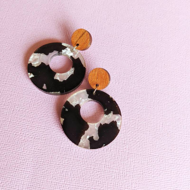 Restposten Zum Halben Preis Schwarz Und Weiß Hoop Statement Ohrringe von ShadeOfABonsai