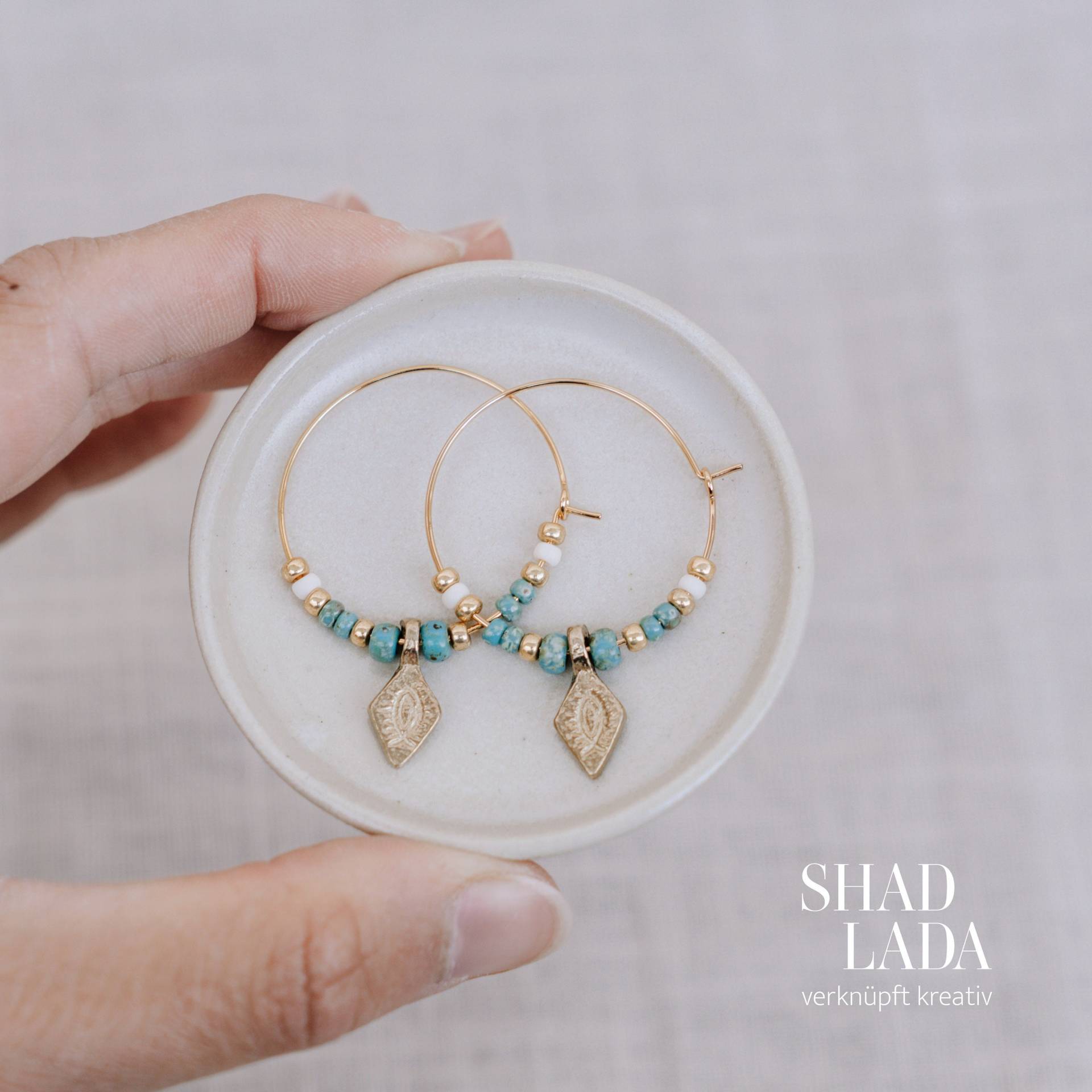 Beads Creolen Ohrringe Mit Glasperlen Türkis Boho Schmuck | Handgemachte 30 Mm Perlen Beads Creolen Ohrringe Mit Glasperlen Türkis Boho Schmuck | Handgemachte 30 Mm Perlen von Shadlada