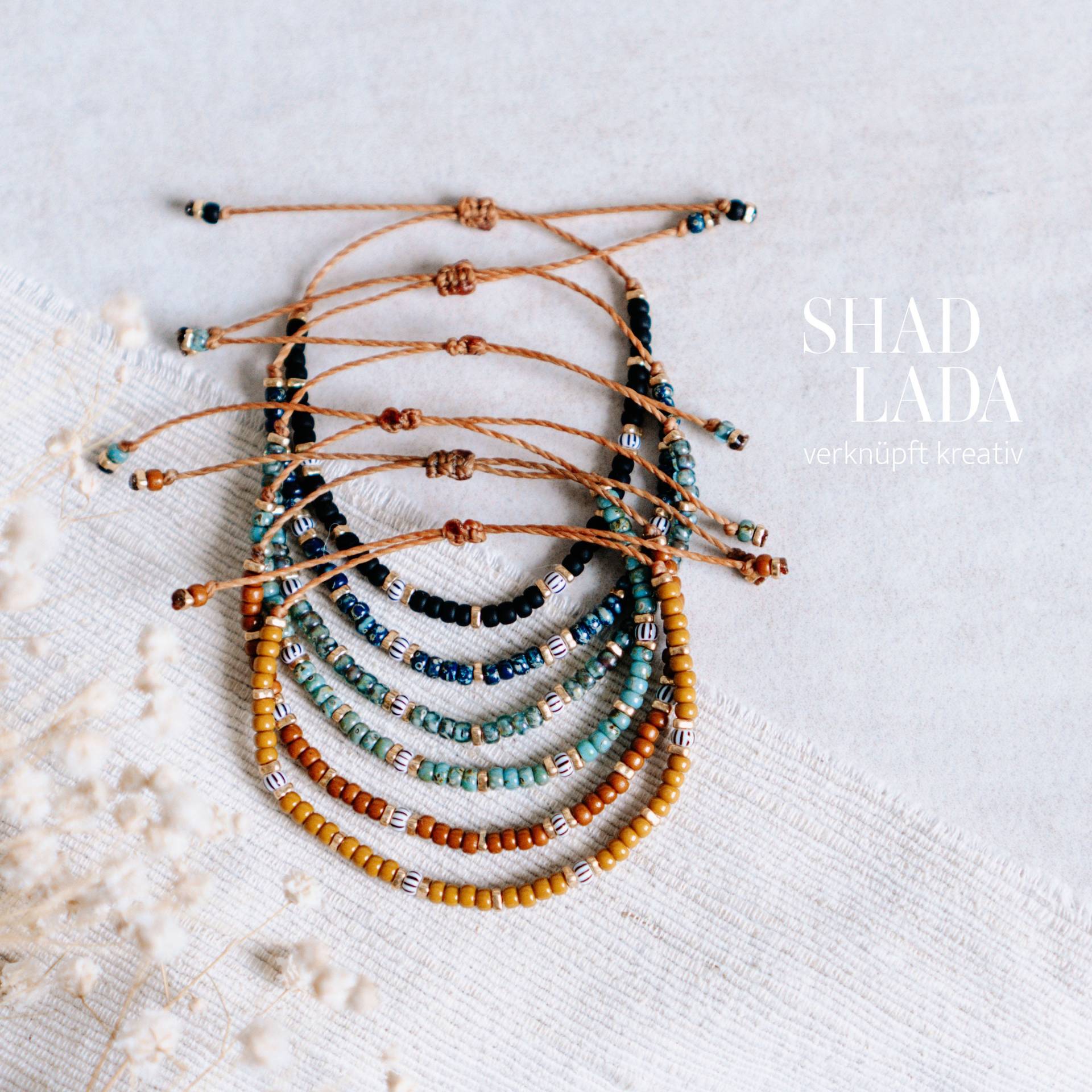 Buntes Perlen Armband Beads & Stripes Verschiedene Farben Hippie Boho Perlenarmband Buntes Perlen Armband Beads & Stripes Verschiedene Farben Hippie Boho Perlenarmband von Shadlada