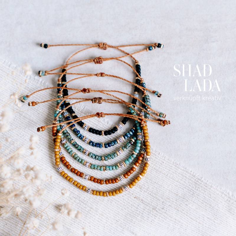 Buntes Perlen Armband Beads & Stripes Verschiedene Farben Hippie Boho Perlenarmband von Shadlada
