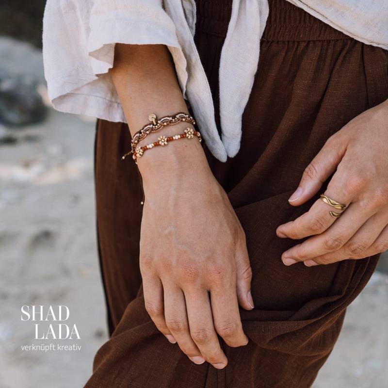 Ocean Collection Dreifarbige Makramee Armbänder Mit Perlen von Shadlada