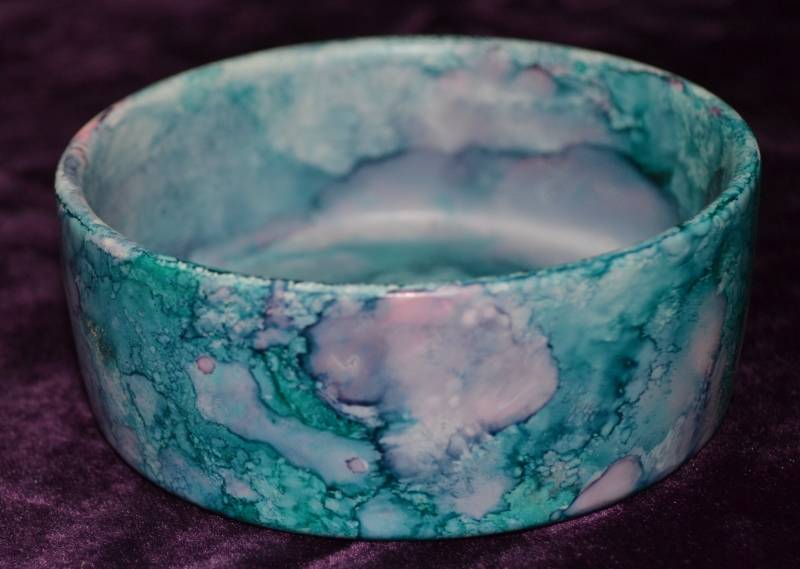 Handbemalte Runde Keramikschale/Ringhalter/Schmuckschale Aqua/Pink Töne Alkohol Tinte Handbemalte Runde Keramikschale/Ringhalter/Schmuckschale Aqua/Pink Töne Alkohol Tinte von ShadowfaxStudio