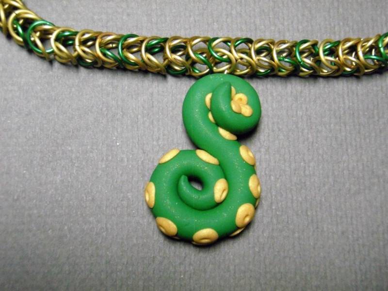 Kettenanhänger in Grün Und Gold Mit Oktopus Tentakel Anhänger Kettenanhänger in Grün Und Gold Mit Oktopus Tentakel Anhänger von ShadowfaxStudio