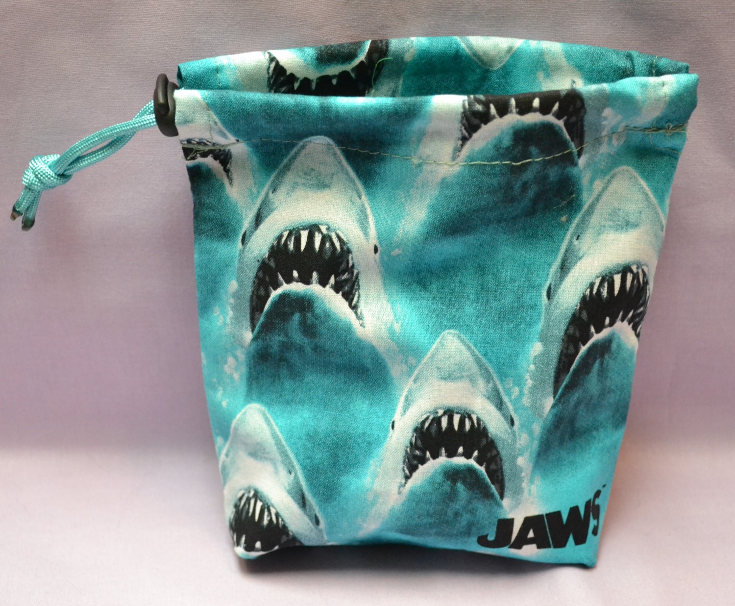 Weißer Hai Stoff Würfel Tasche Mit Lizenz Jaws - Fast Weg Weißer Hai Stoff Würfel Tasche Mit Lizenz Jaws - Fast Weg von ShadowfaxStudio