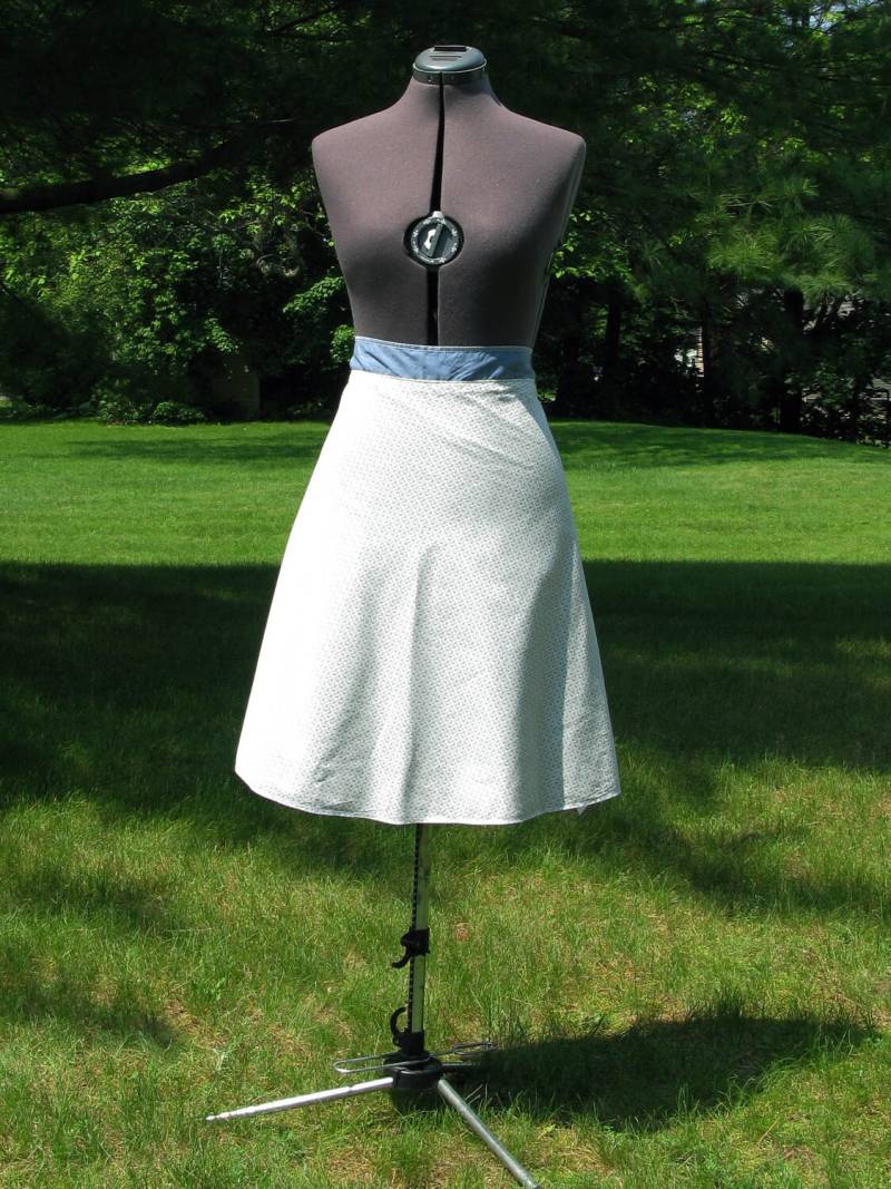 Wenderock Blau Kreis Blumen Auf Off White Mit von ShahanRose