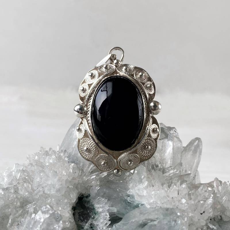 Schwarzer Onyx Anhänger Sterling Silber Filigran Anhänger, Vintage-Stil Halskette Für Frauen Schwarz Stein Oval Form Schwarzen Edelstein von ShahinianJewelry