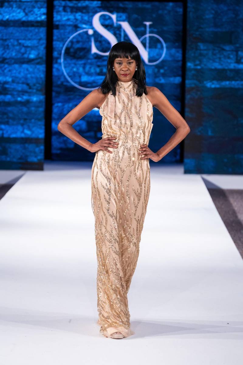 Champagner Bodenlangen Neckholder-Kleid Champagner Bodenlangen Neckholder-Kleid von ShaleenaNowbuthShop