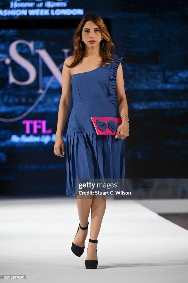 Royalblaues Knielanges Kleid Aus Baumwolle von ShaleenaNowbuthShop