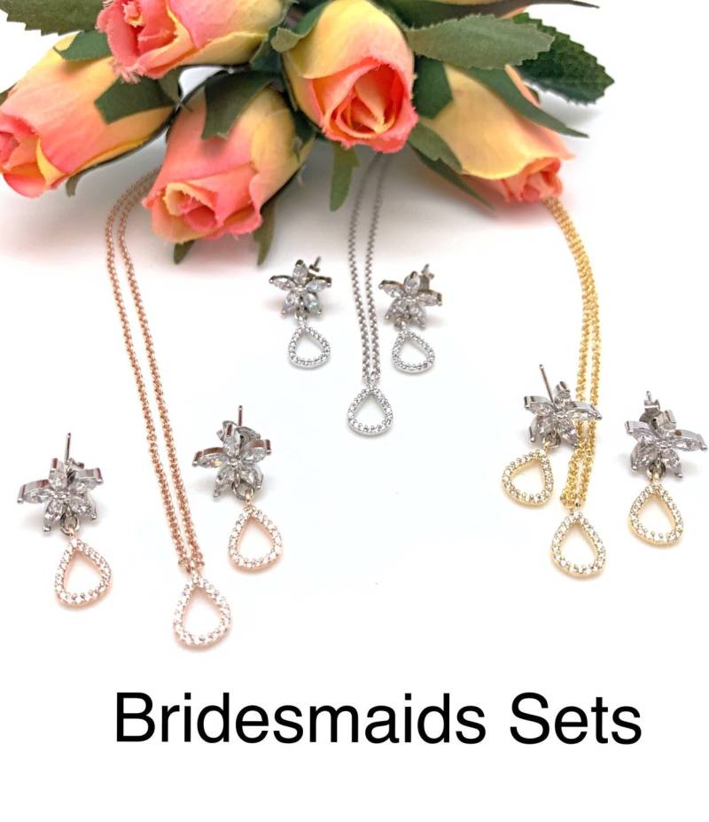 Brautjungfer Zierliche Cz Ohrstecker Und Halskette Set in Drei Ausführungen, Abend Schmuck Set, Marquise Baumeln, Tiny Pave von ShalomJewelry
