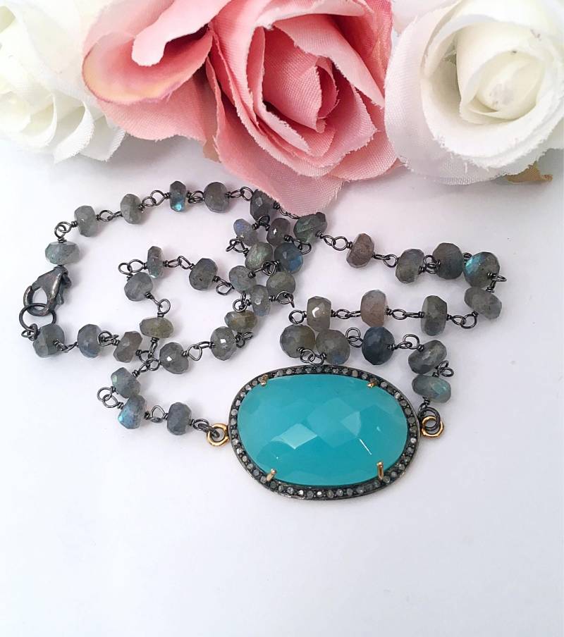 Diamant Facettierte Aqua Chalcedon Halskette Auf Labradorit Handwired Kette, Halskette, Oval von ShalomJewelry