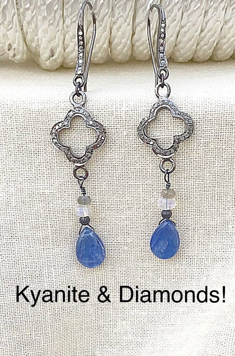 Diamant Klee Kyanit Lange Baumeln Ohrringe, Pave Ohrringe Mit Birnen Baumeln, Geschenke Für Sie von ShalomJewelry