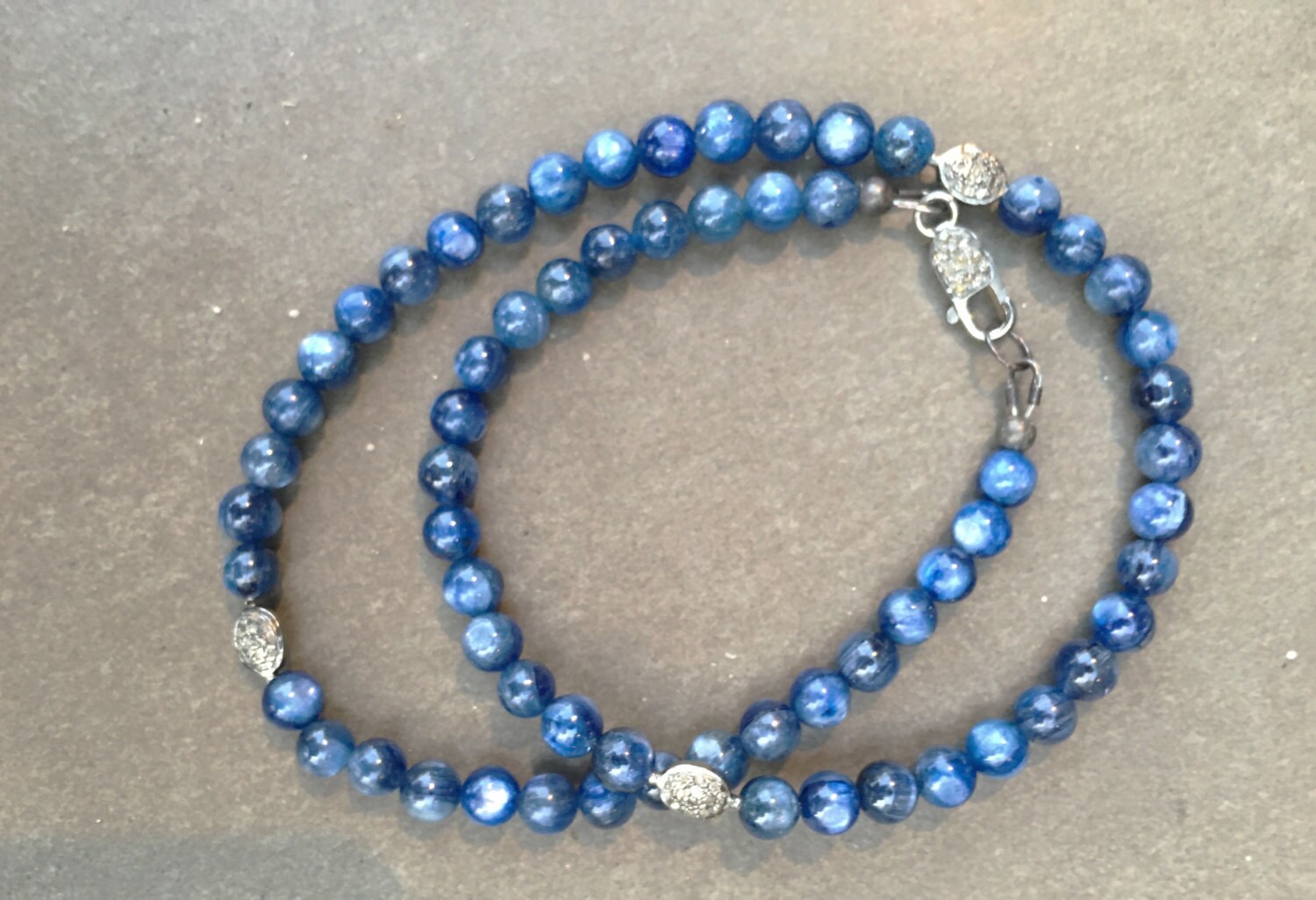 Diamant Und Kyanit Halskette, Aaa 5mm Intensiv Blaue Halskette von ShalomJewelry