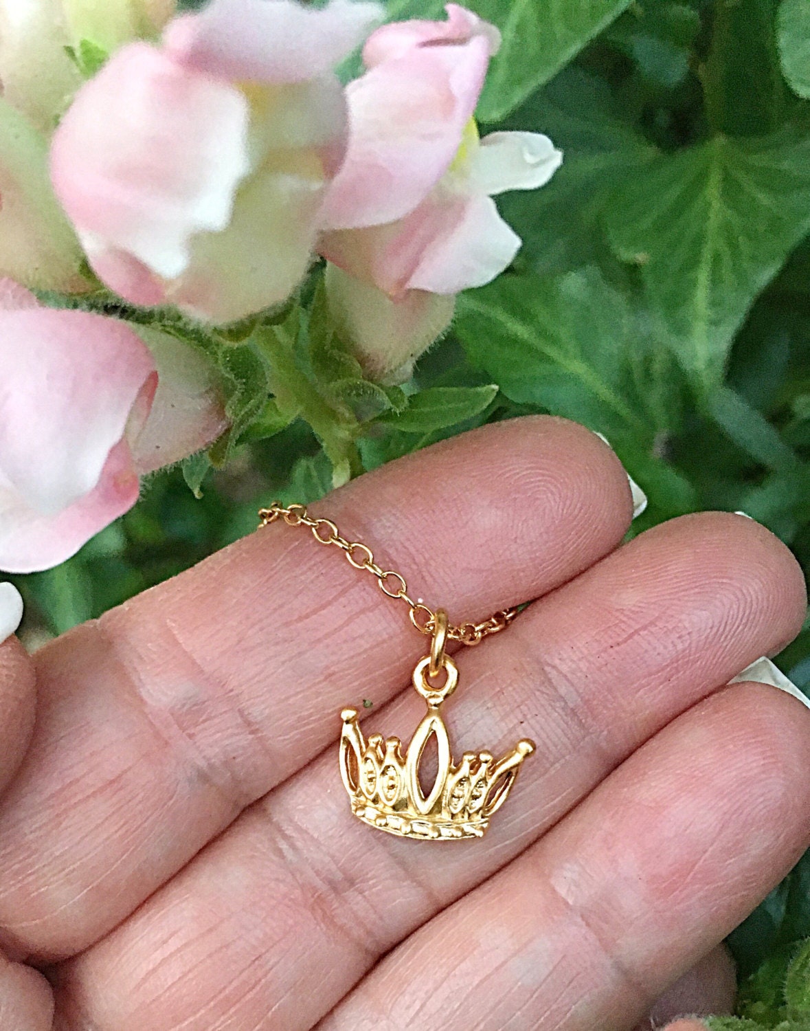 Gold Prinzessin Oder Königin Krone Halskette, Zierliche Goldkrone Kinderkrone Halskette von ShalomJewelry