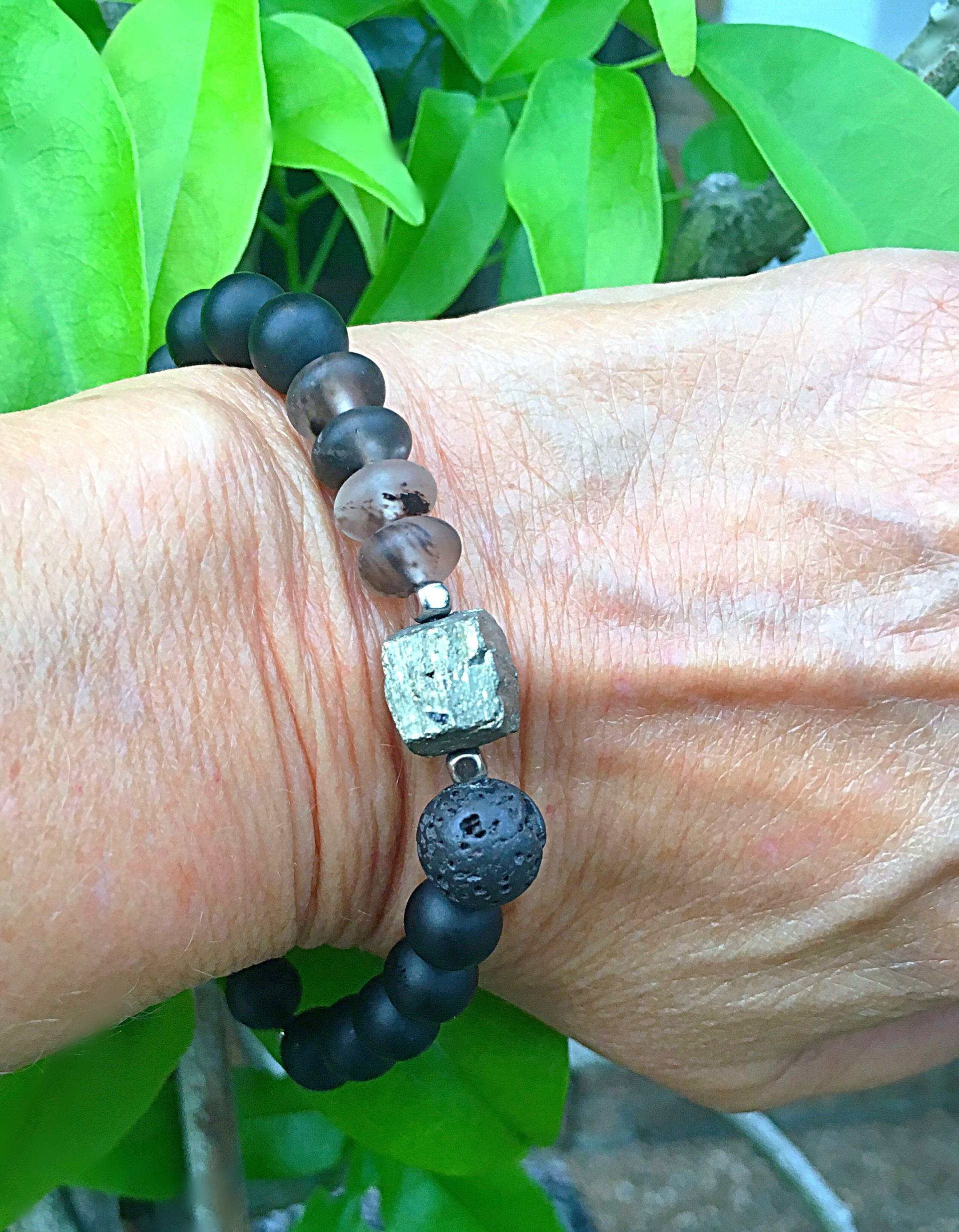 Herren Matte Onyx Und Gold Pyrit Cube Armband, Unisex & Boyfriend Schwarz/Paare Armbänder von ShalomJewelry