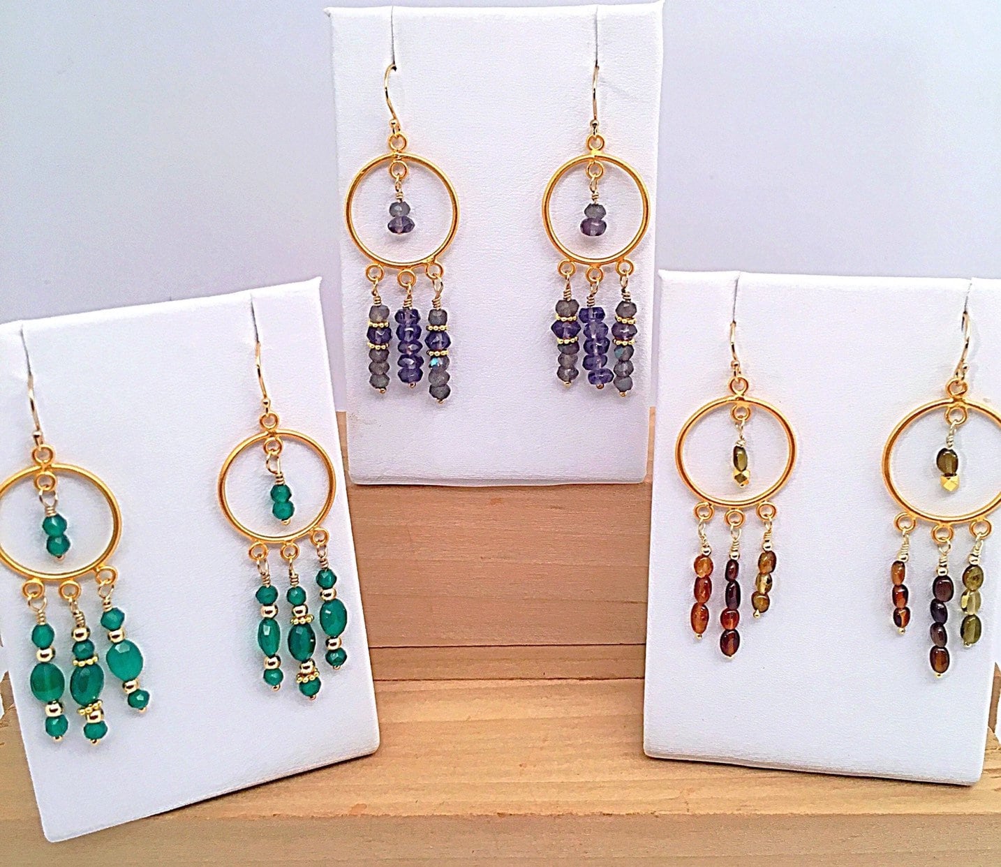 Iolith & Tansanit Oder Turmalin, Gold Grüner Onyx Kronleuchter Ohrring, Turmalin Ohrringe, Zierliche Ohrring von ShalomJewelry