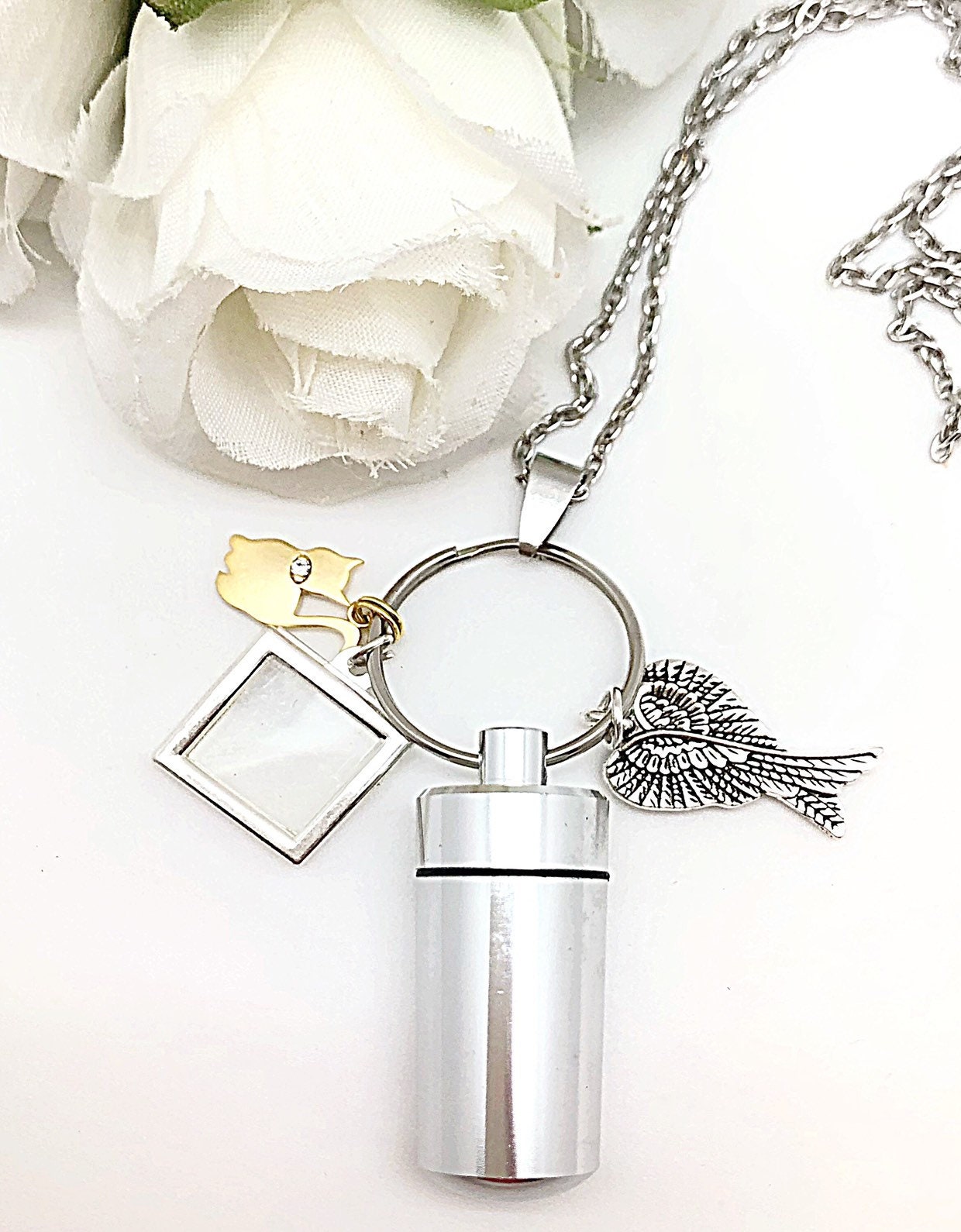 Katzen-Engelsflügel Urne Halskette Oder Schlüsselring Aus Eloxiertem Aluminium, Katzen-Bilderrahmen-Flügel-Urne, Katzen-Haustier-Asche-Phiole von ShalomJewelry