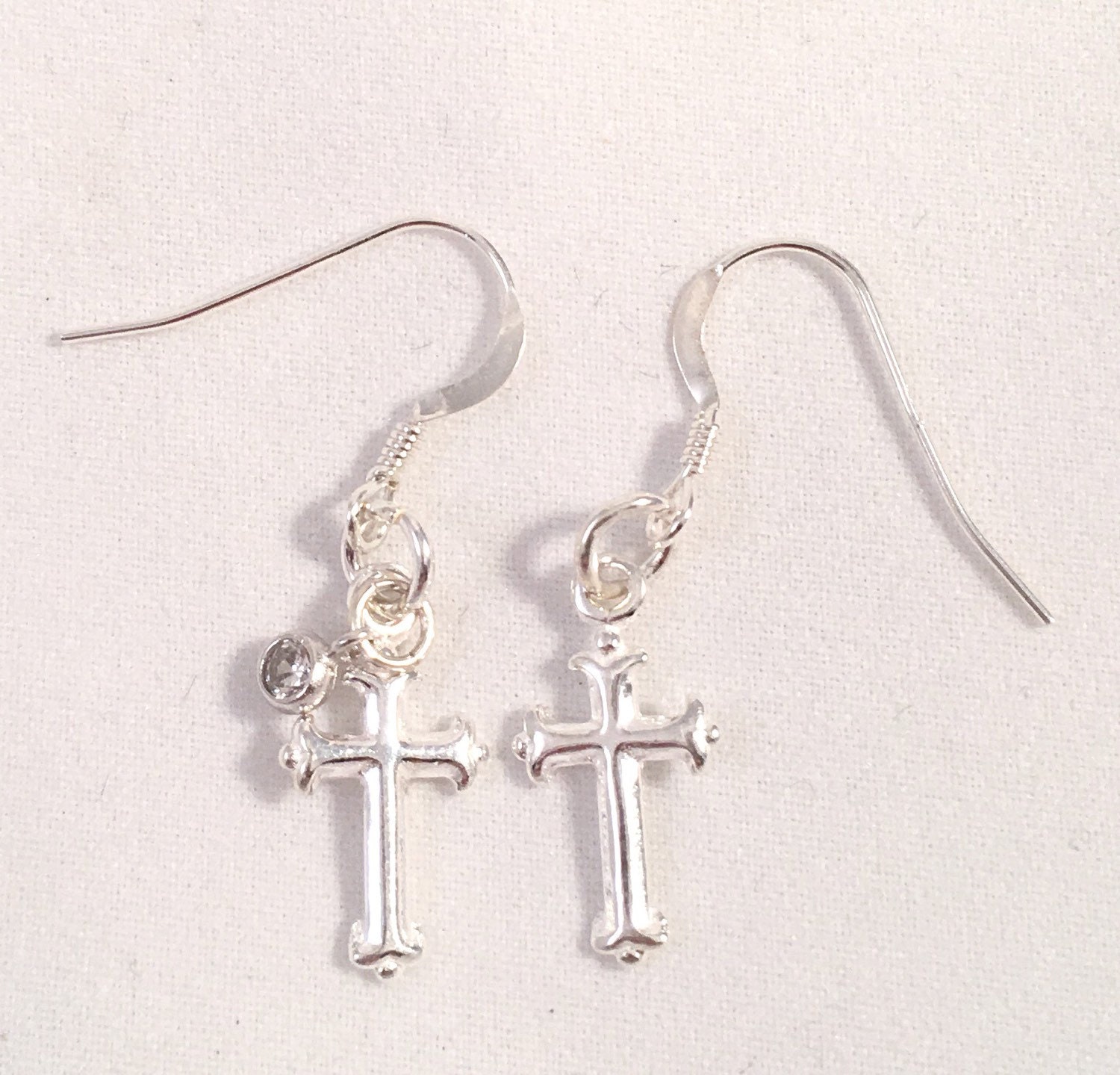 Kleine Kreuz Ohrringe Mit Oder Ohne Gold Silber Petite Cz Dot Give A Dangle Kreuz, Religiöser Ohrring, Glaube Schmuck, Klein von ShalomJewelry