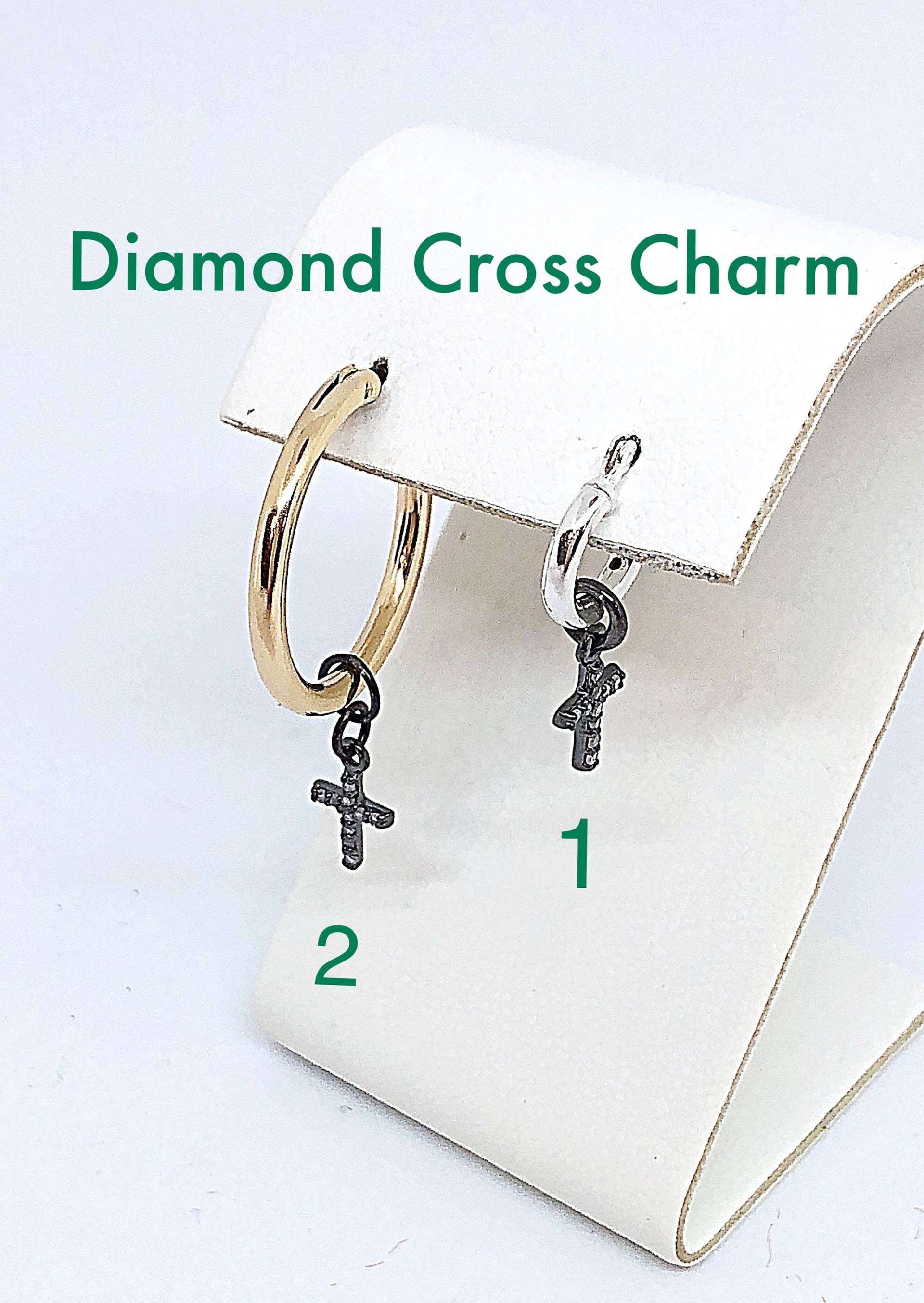 Kleiner Diamant Kreuz Hoop Anhänger, Huggie Winziger Halskette Zierlicher Charm, Pflastern von ShalomJewelry