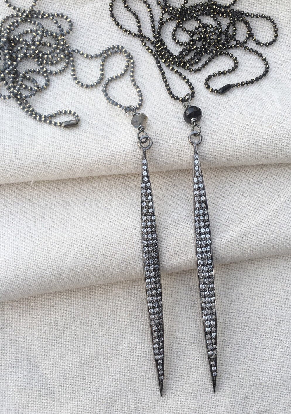 Lange Oxidierte Spike Kugelkette Weißer Topas, Dreireihig Pave Halskette, Oxidized Halskette von ShalomJewelry