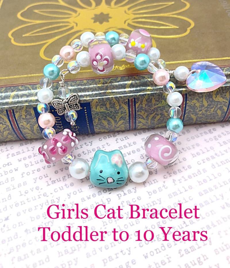 Mädchen-Katzenperlen-Herz-Memory-Draht-Armband, Kleinkind-Katzenarmband, Kinderkatzenschmuck, Mädchen-Katzenarmband, Kinderkatzenperlenarmband von ShalomJewelry