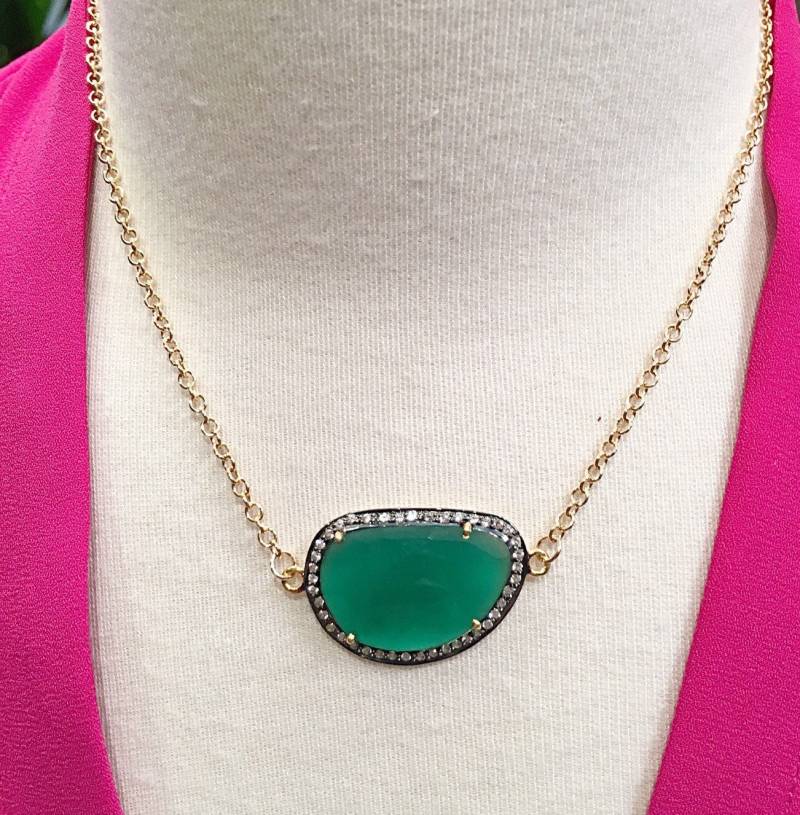 Pave Grün Onyx Oval Halskette An Gold Fill Kette, Set Weißer Saphir Halskette, Grüner Schwarz Kettenhalskette von ShalomJewelry