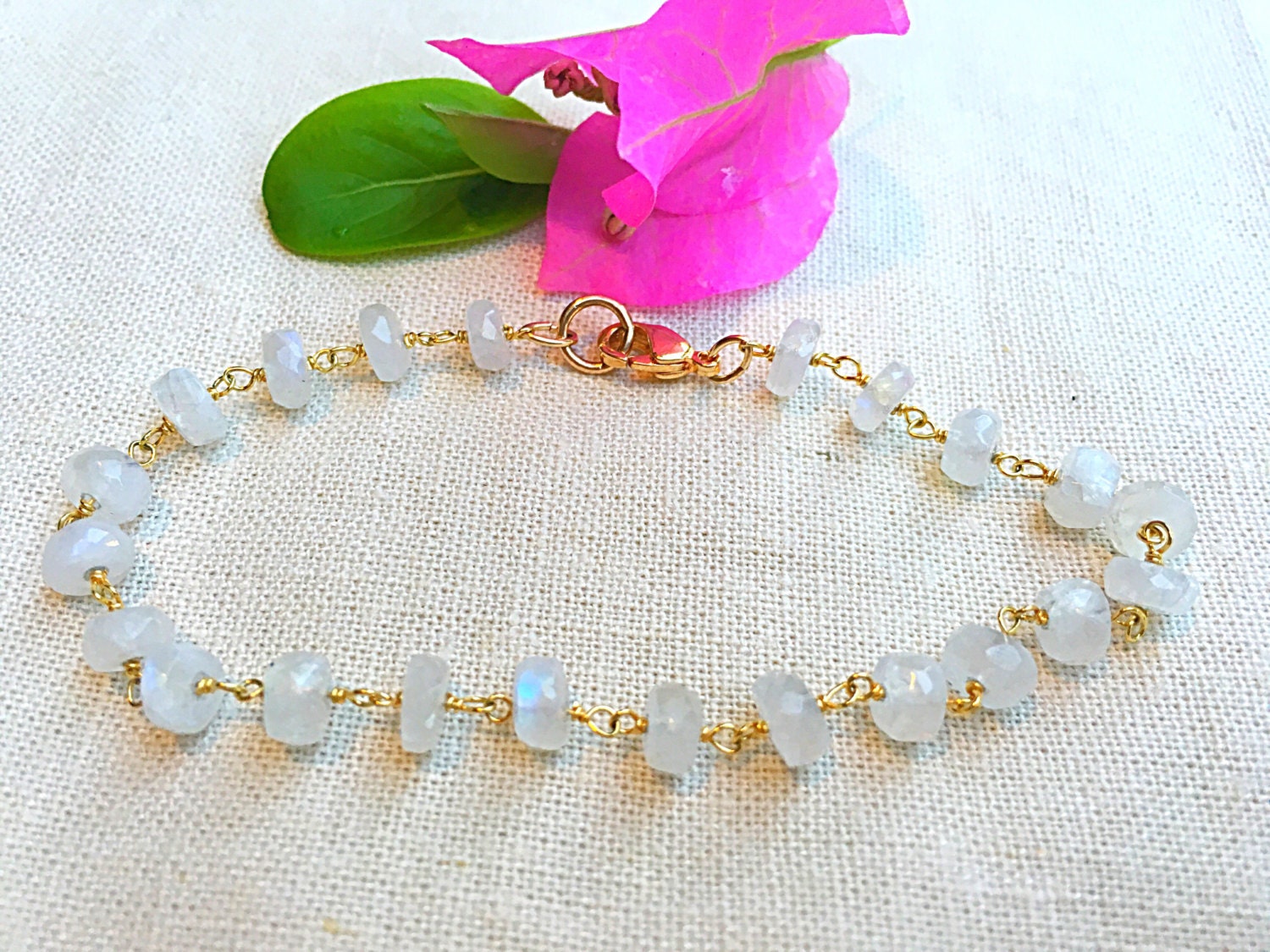 Regenbogen Mondstein Armband, Hand Verdrahtet Zierliche Armband Chainwmujhcc von ShalomJewelry