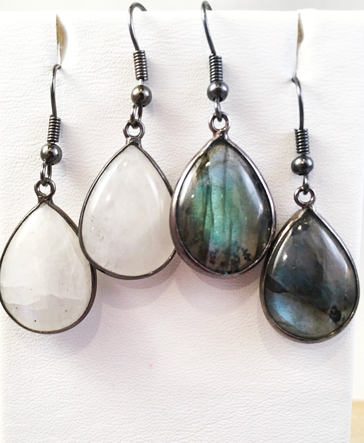 Regenbogen Mondstein Und Labradorit Ohrring Baumeln, Birnenförmigen Tropfen Ohrring von ShalomJewelry